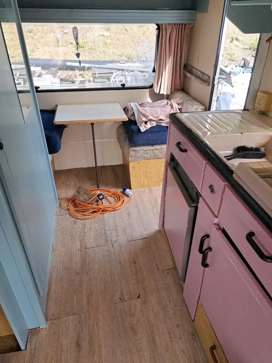 Caravan - Image 2