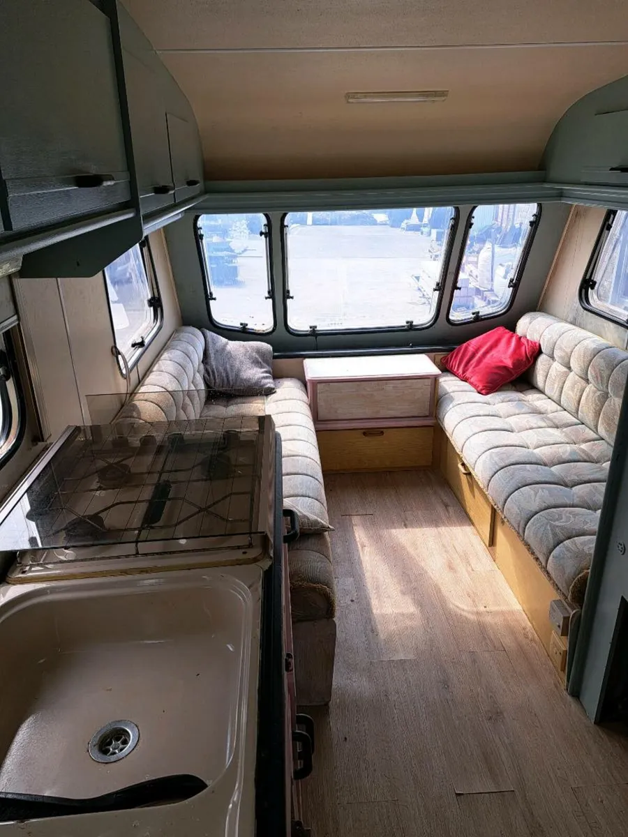 Caravan - Image 4