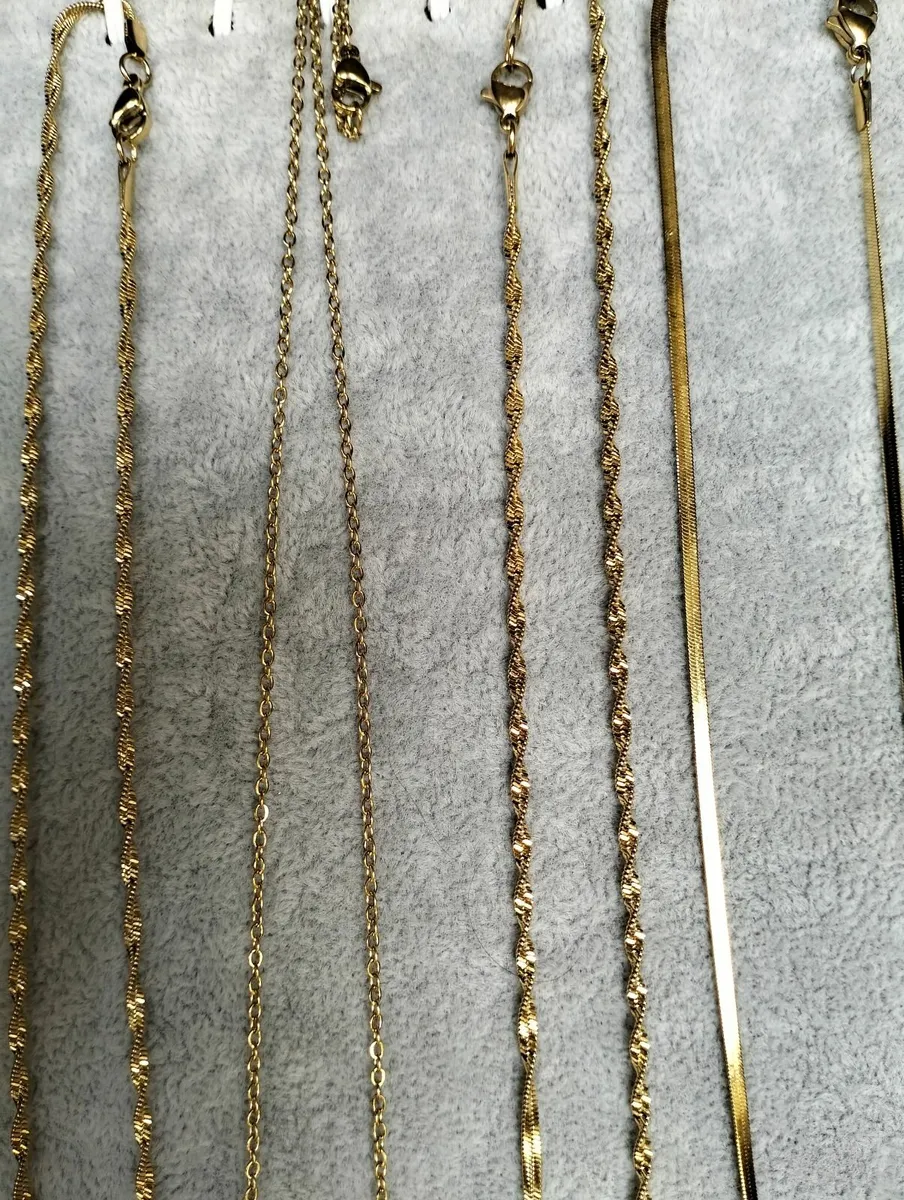 Gold Necklace €10 - Image 2