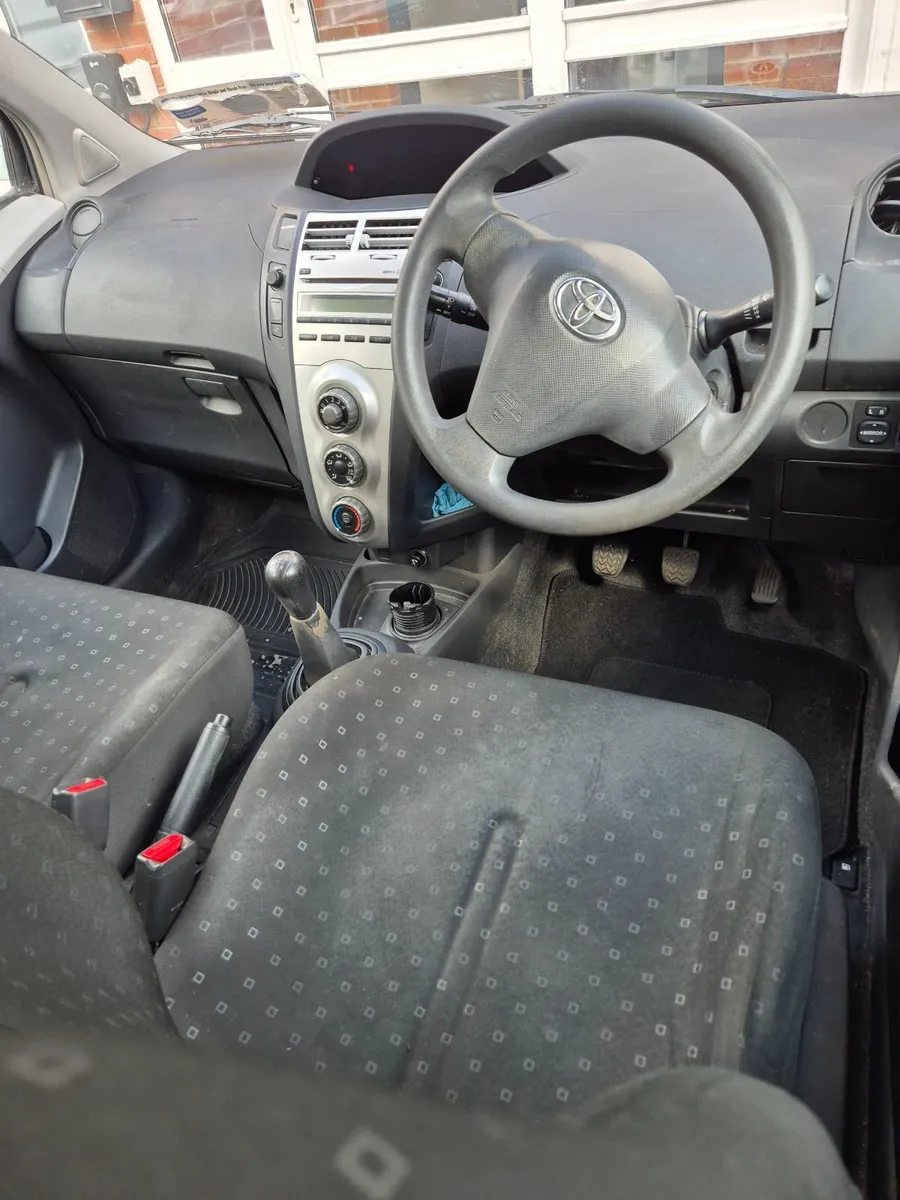Toyota Yaris 2008 - Image 3