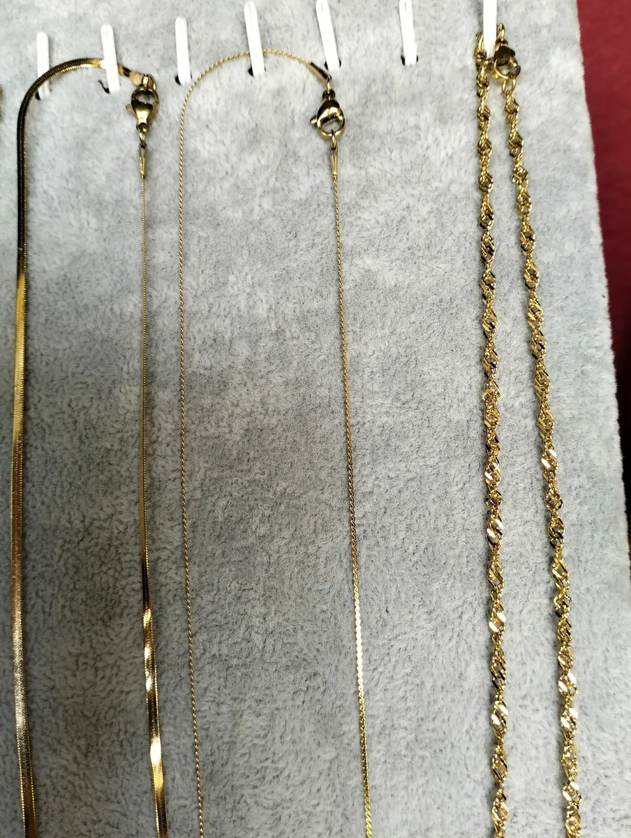Gold Necklace €10 - Image 3