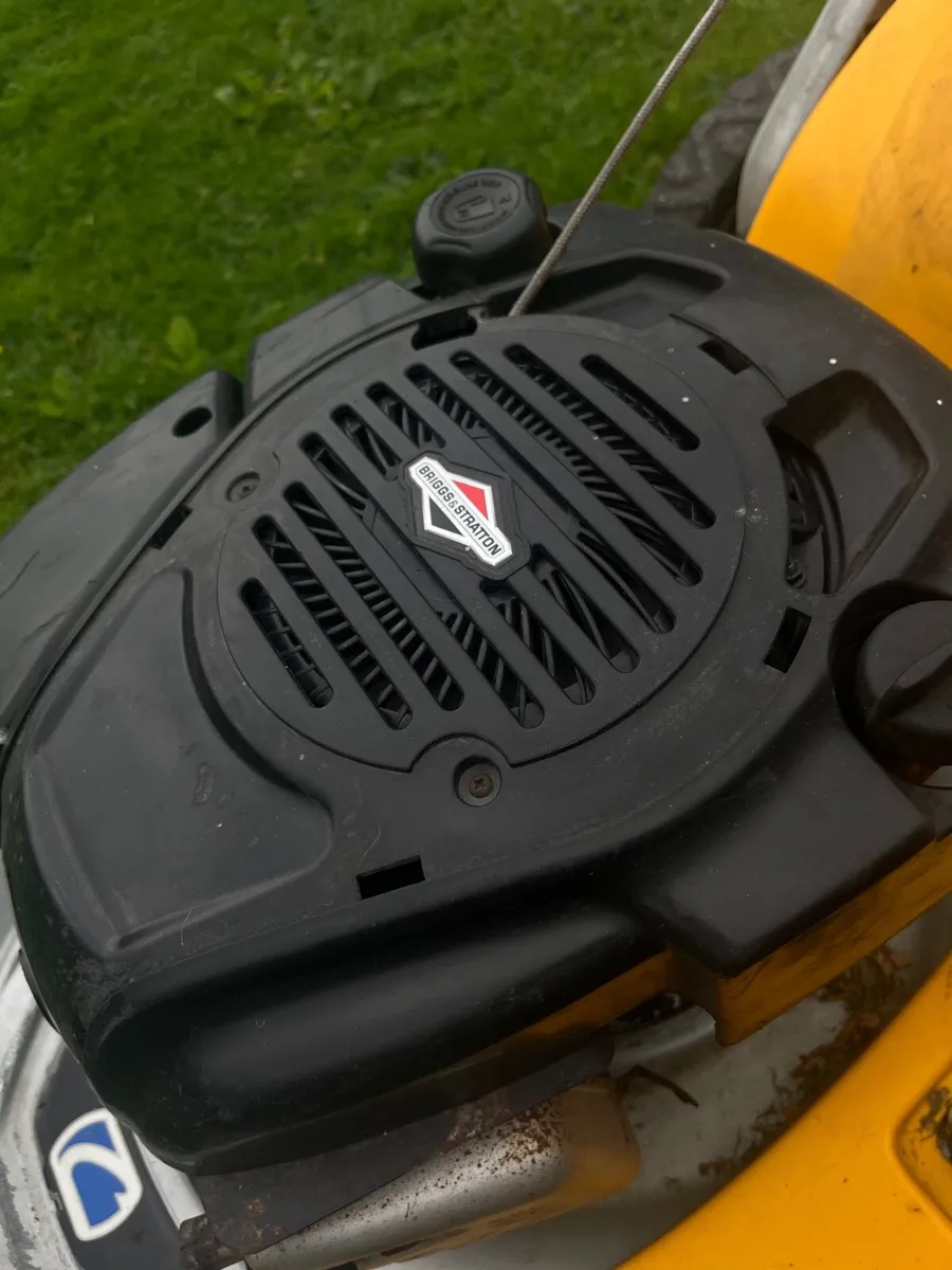 Cub cadet self drive lawn mower - Image 2