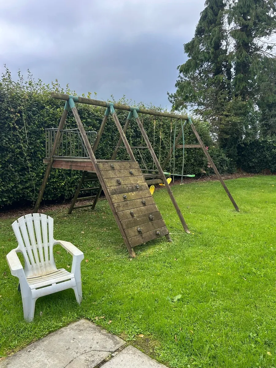 Trampoline and swing set - Image 1