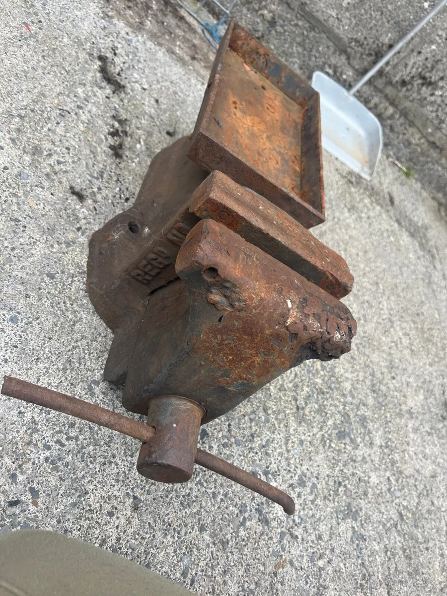 Steel vice - Image 1