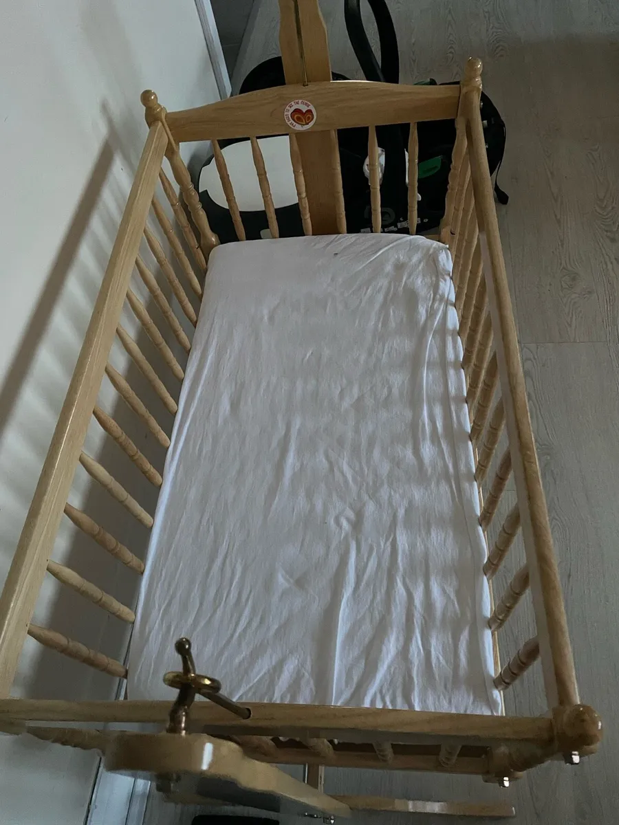 Wooden side bed crib - Image 2