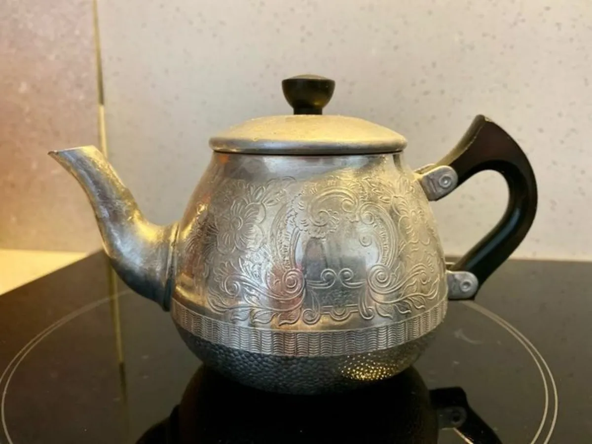 Tea Pot 1960s - Image 1