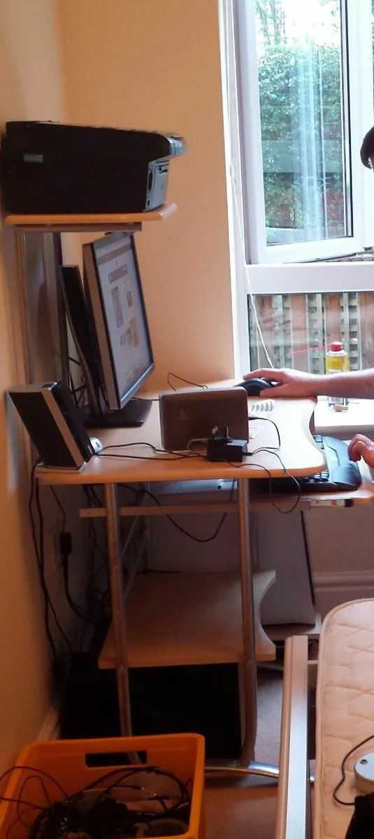 Computer desk - Image 4