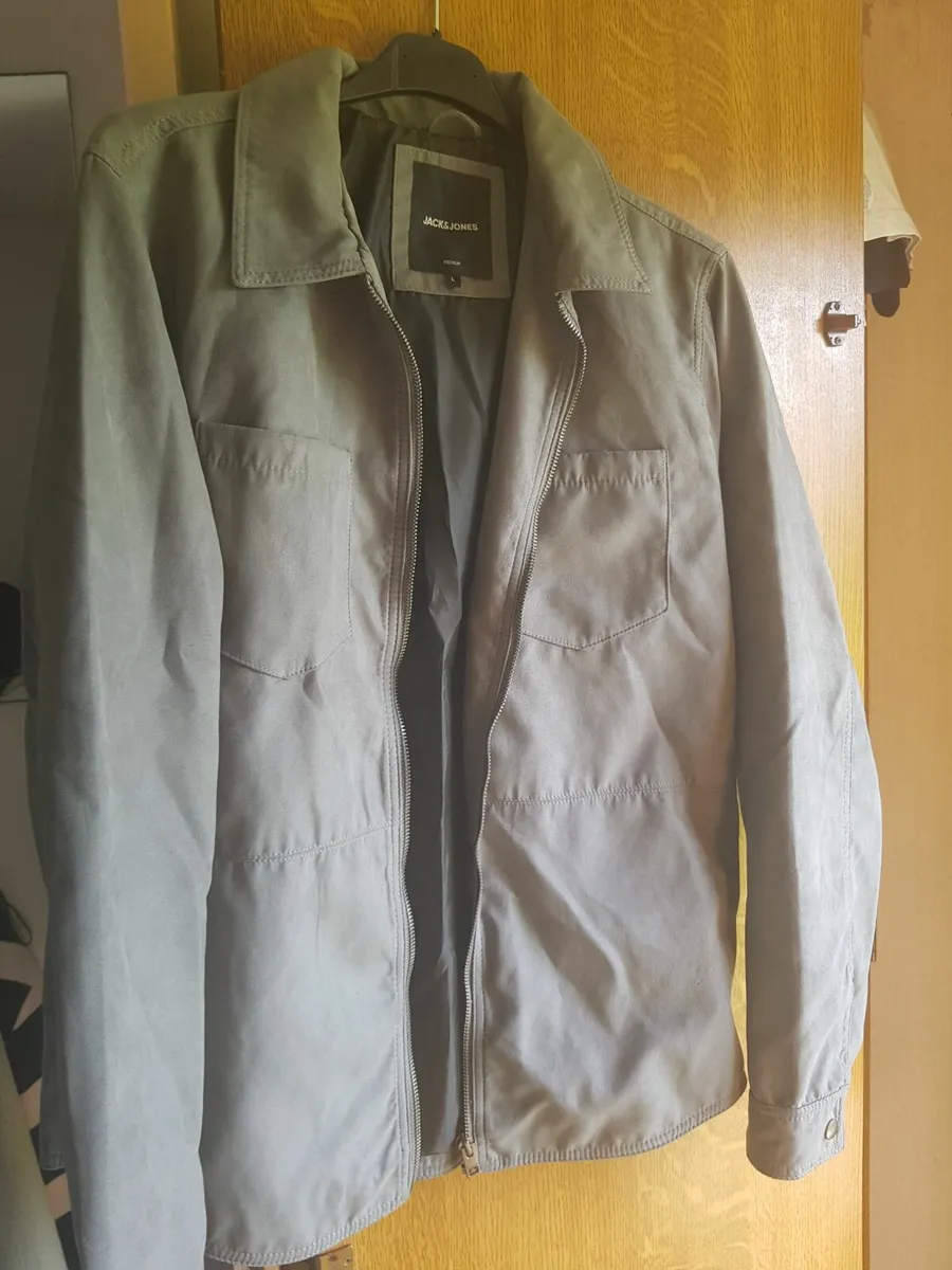 Mens clothing.... sz medium - Image 2