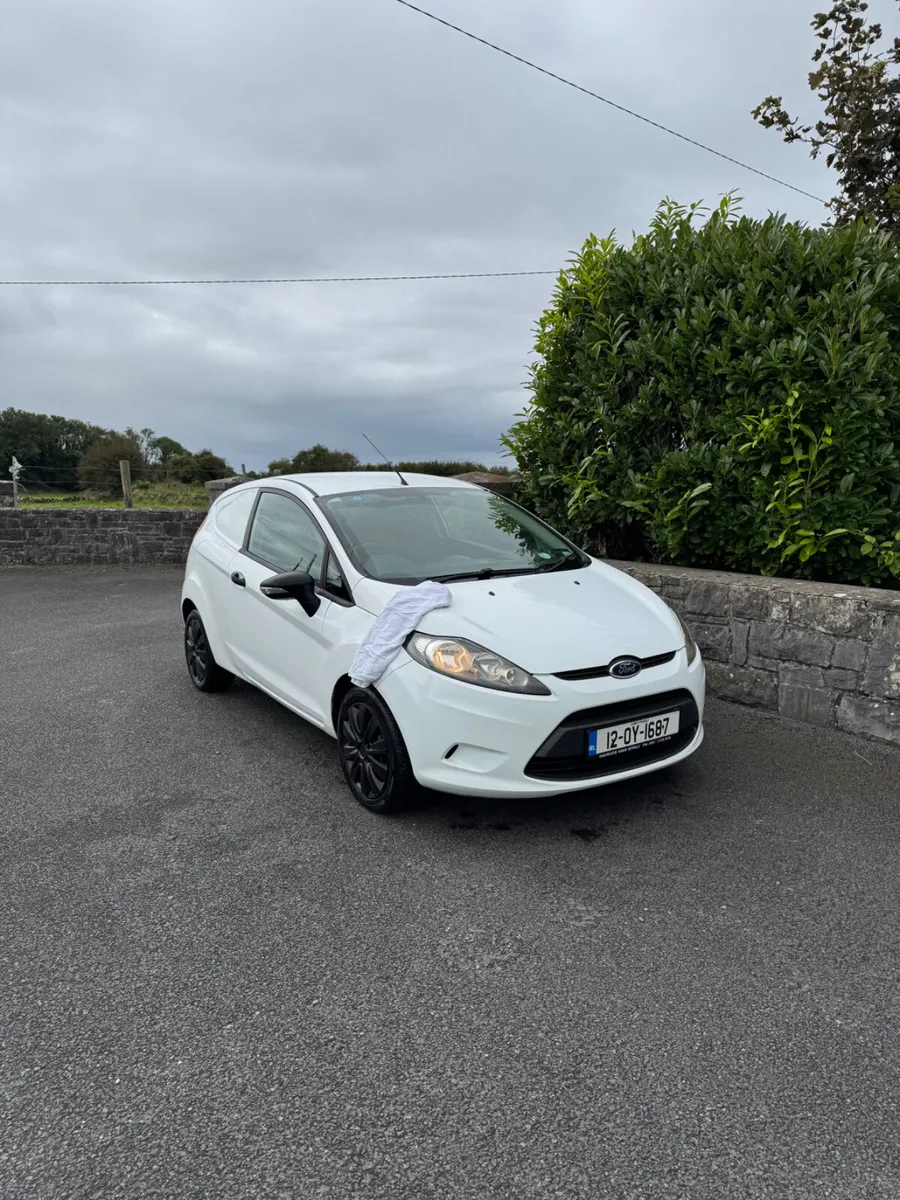 Ford Fiesta 2012 - Image 2