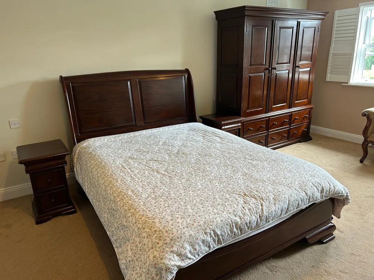 Casey’s Mahogany Master Bedroom Furniture - Image 3