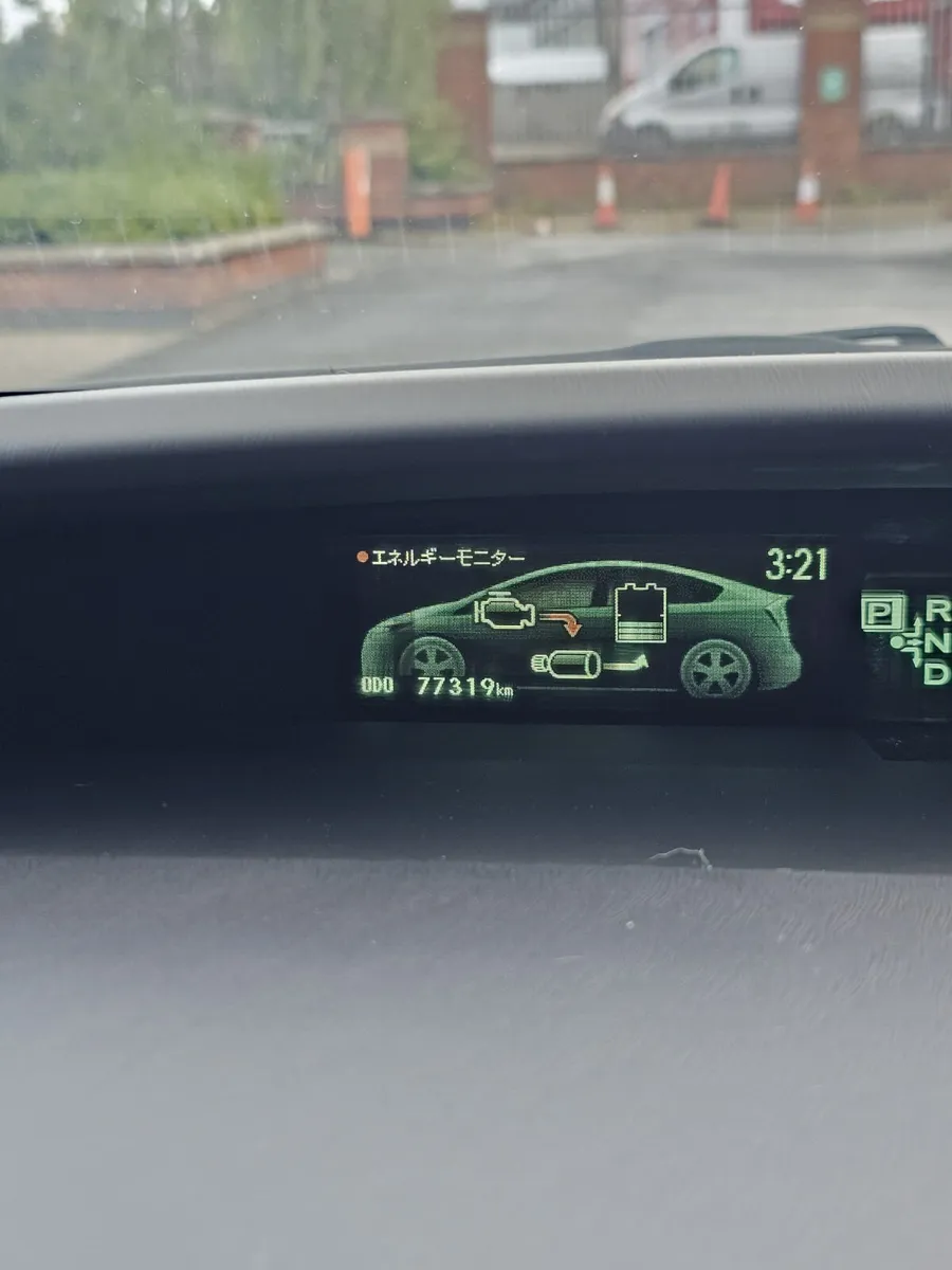 Toyota Prius 2014 Automatic Hybrid - Image 2