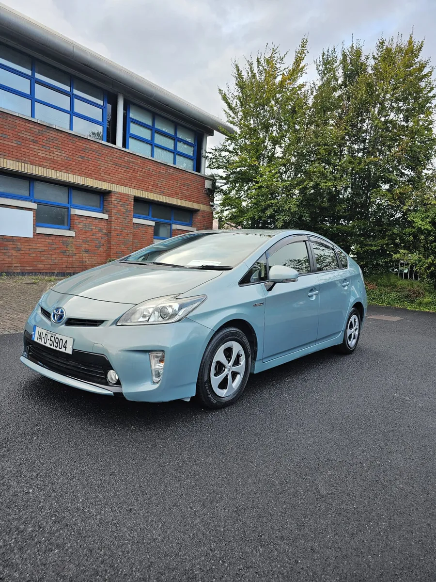 Toyota Prius 2014 Automatic Hybrid - Image 1