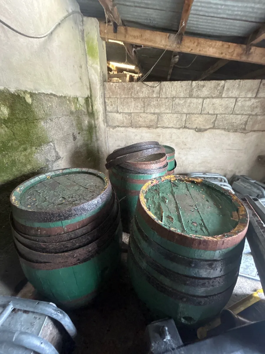 Old oak barrels - Image 1
