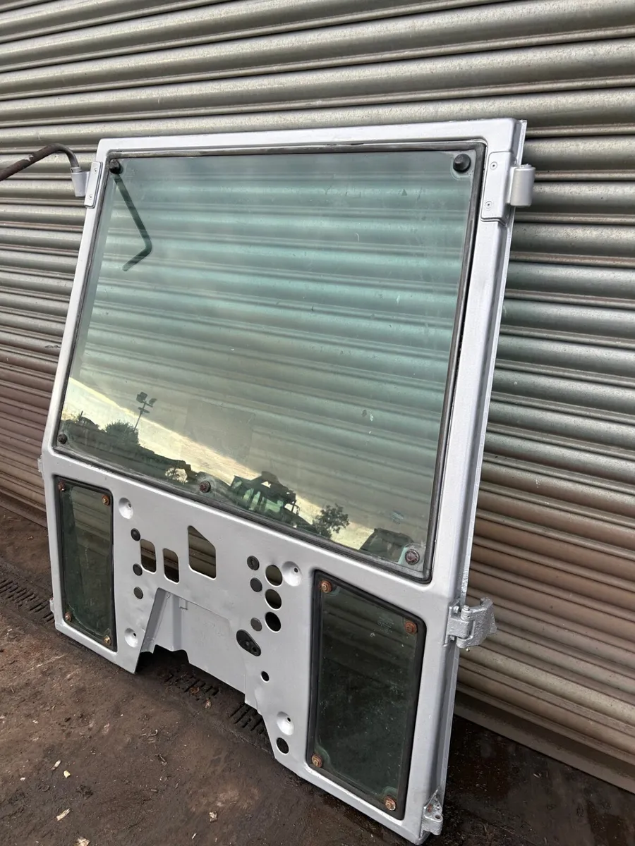 Massey Ferguson 600 Series Front Panel - Image 2