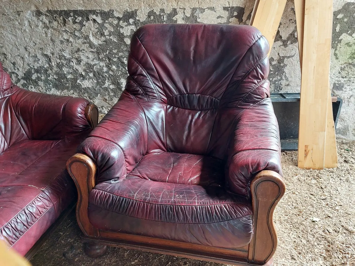 Three piece suite - Image 2