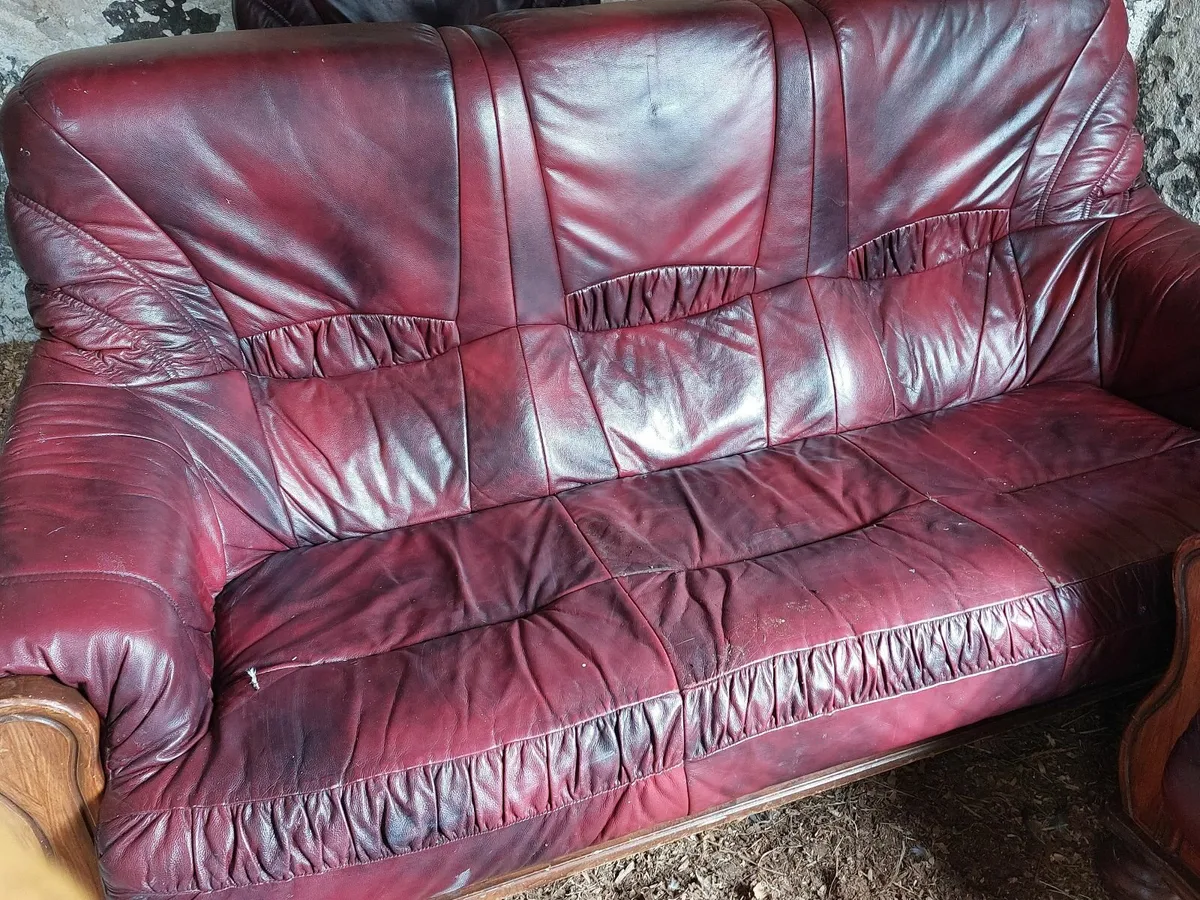 Three piece suite - Image 1