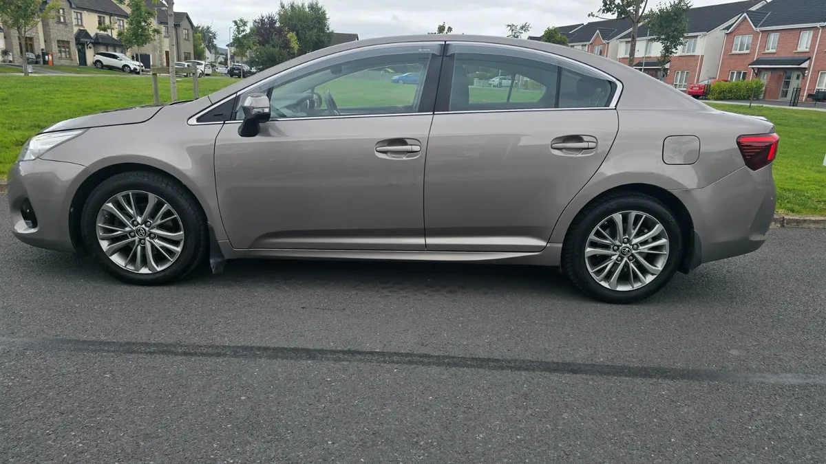 Toyota Avensis 2016 luna model - Image 1