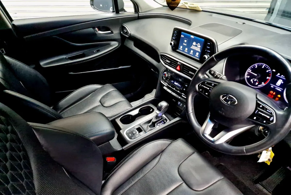 Hyundai Santa Fe 7 Seater 2019 4X4 - Image 2