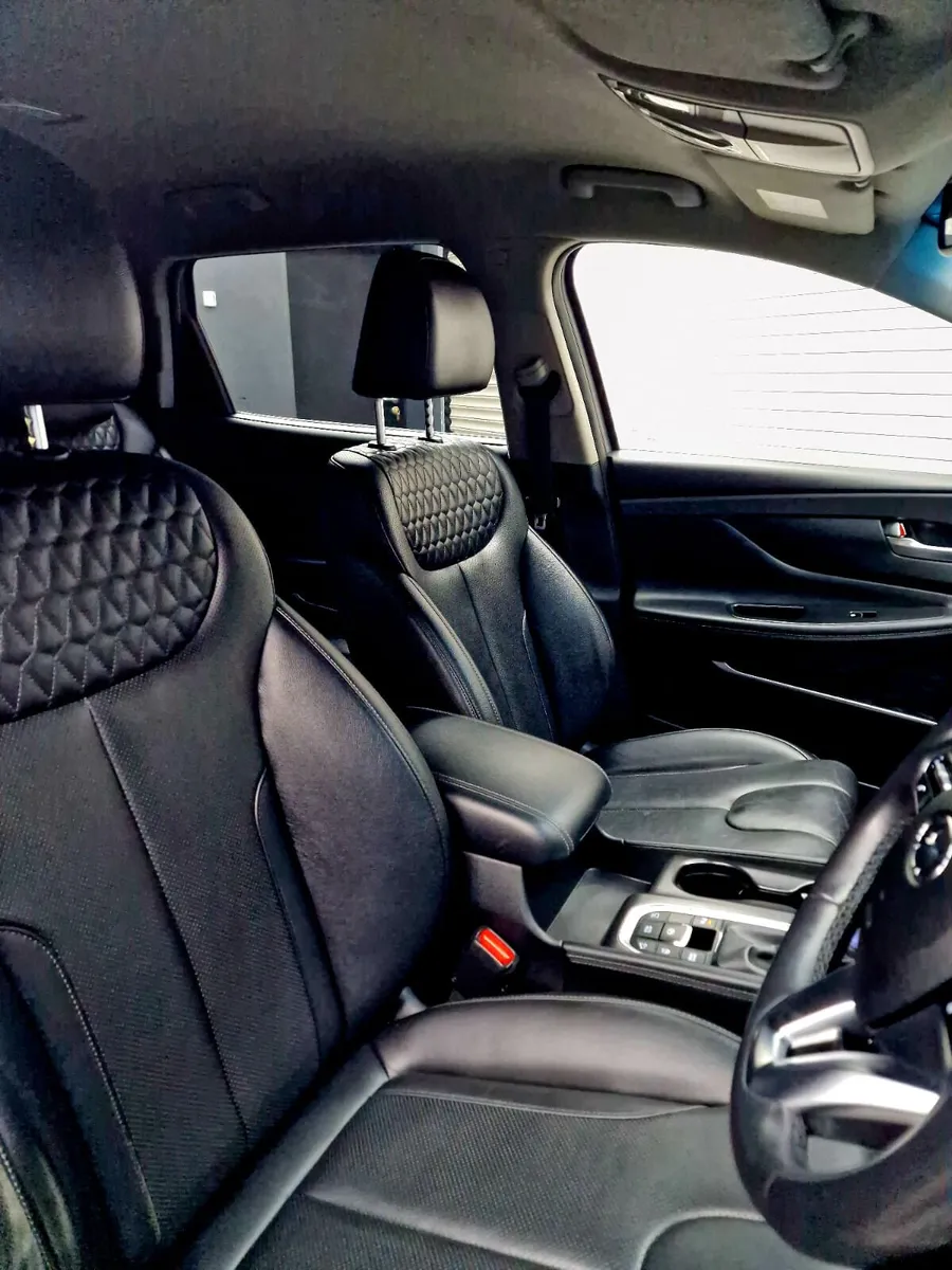 Hyundai Santa Fe 7 Seater 2019 4X4 - Image 4