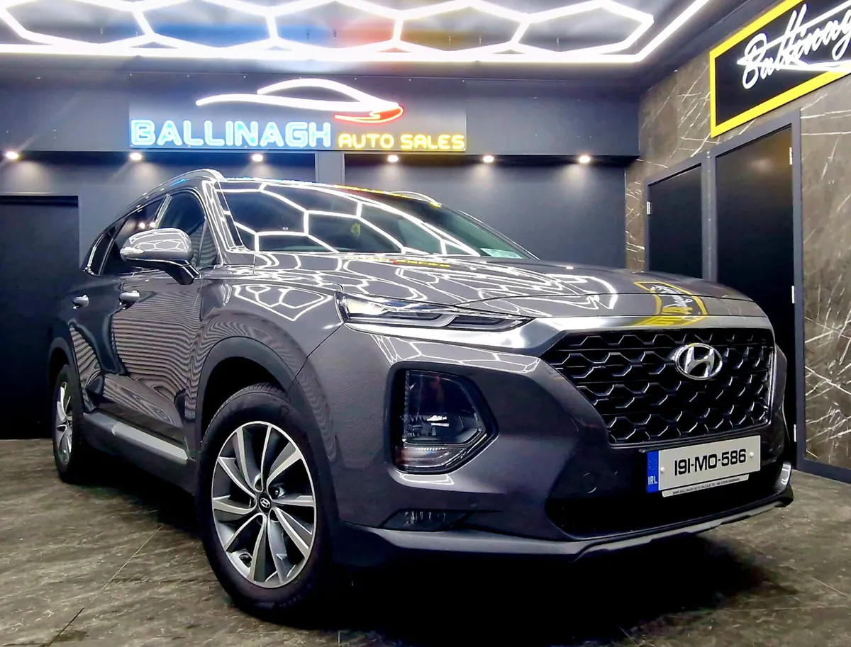 Hyundai Santa Fe 7 Seater 2019 4X4 - Image 1
