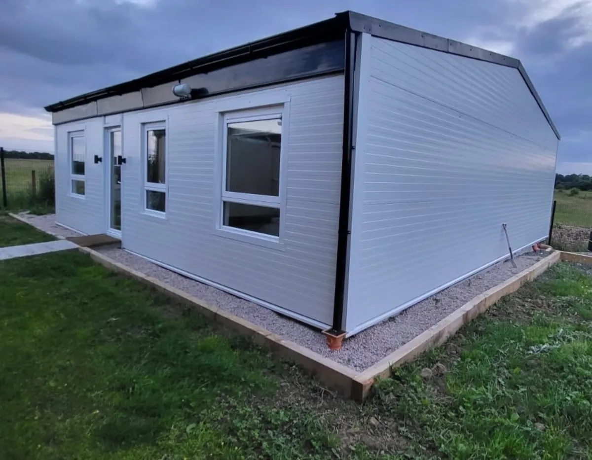 Log Cabin/Mobile Home - Image 1
