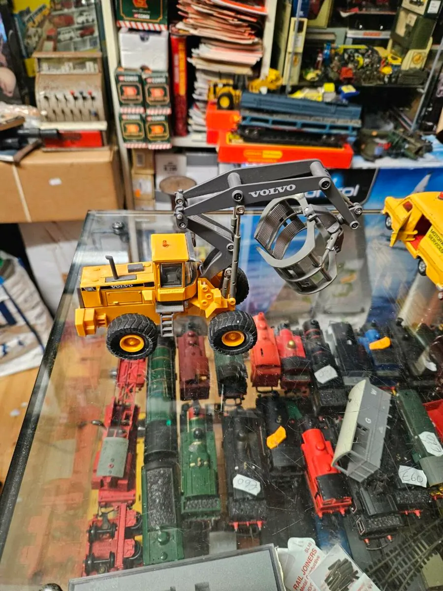 Corgi Volvo Log Loader - Image 4
