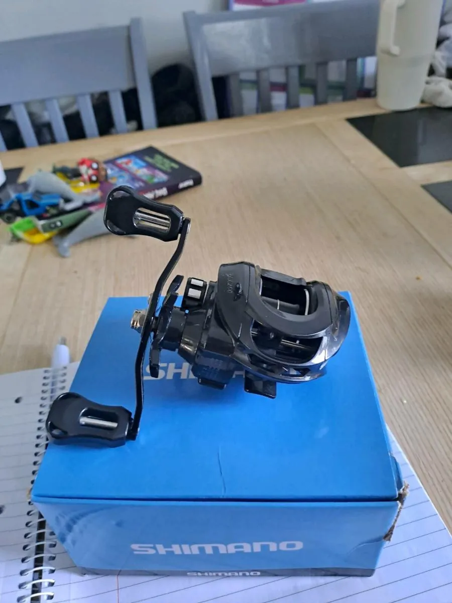 Shimano reel - Image 1