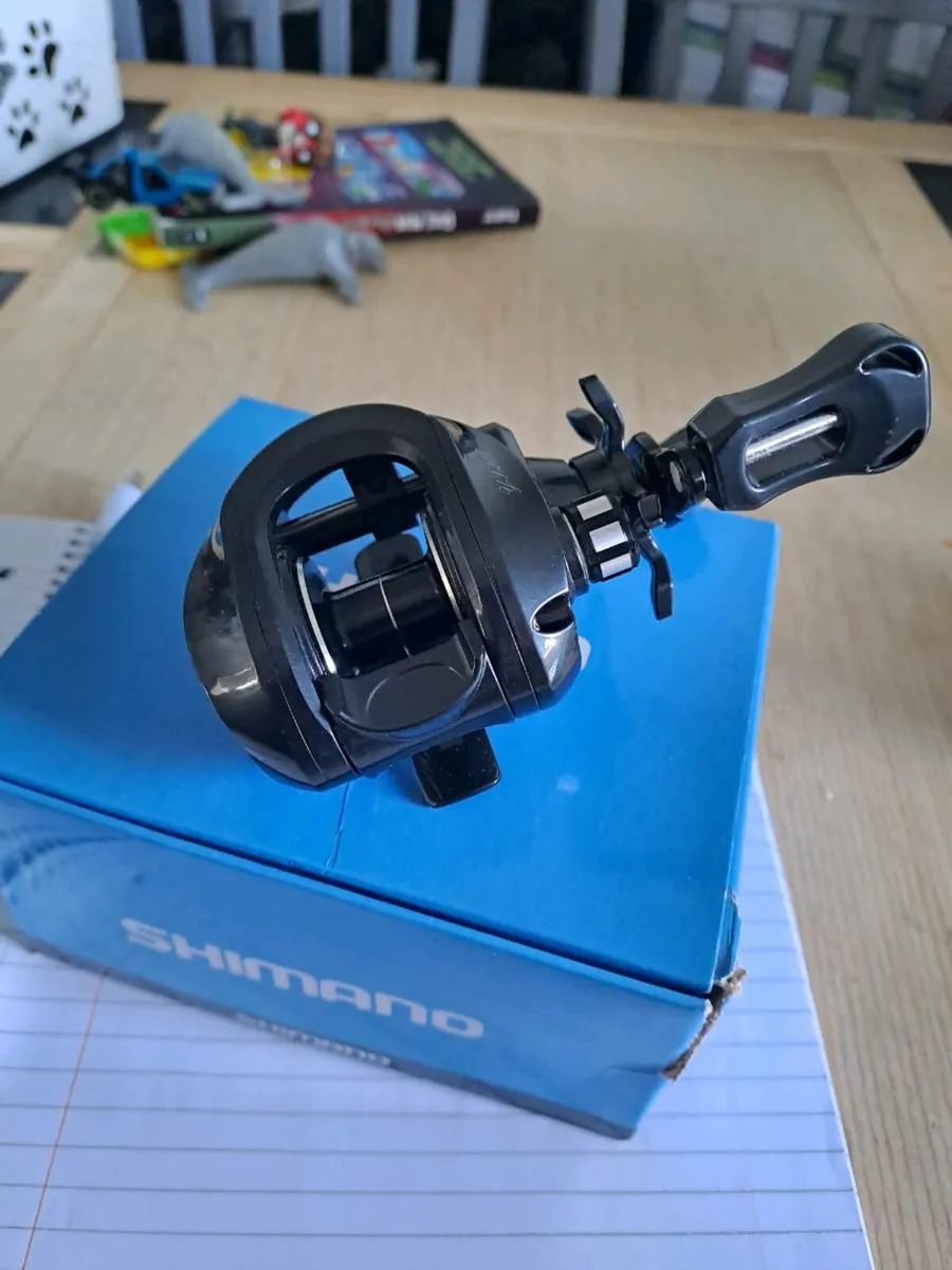 Shimano reel - Image 2