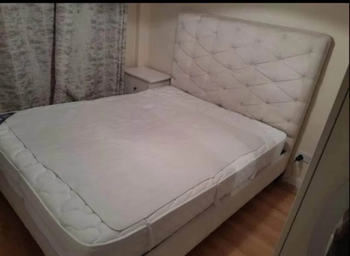 King bedframe - Image 2