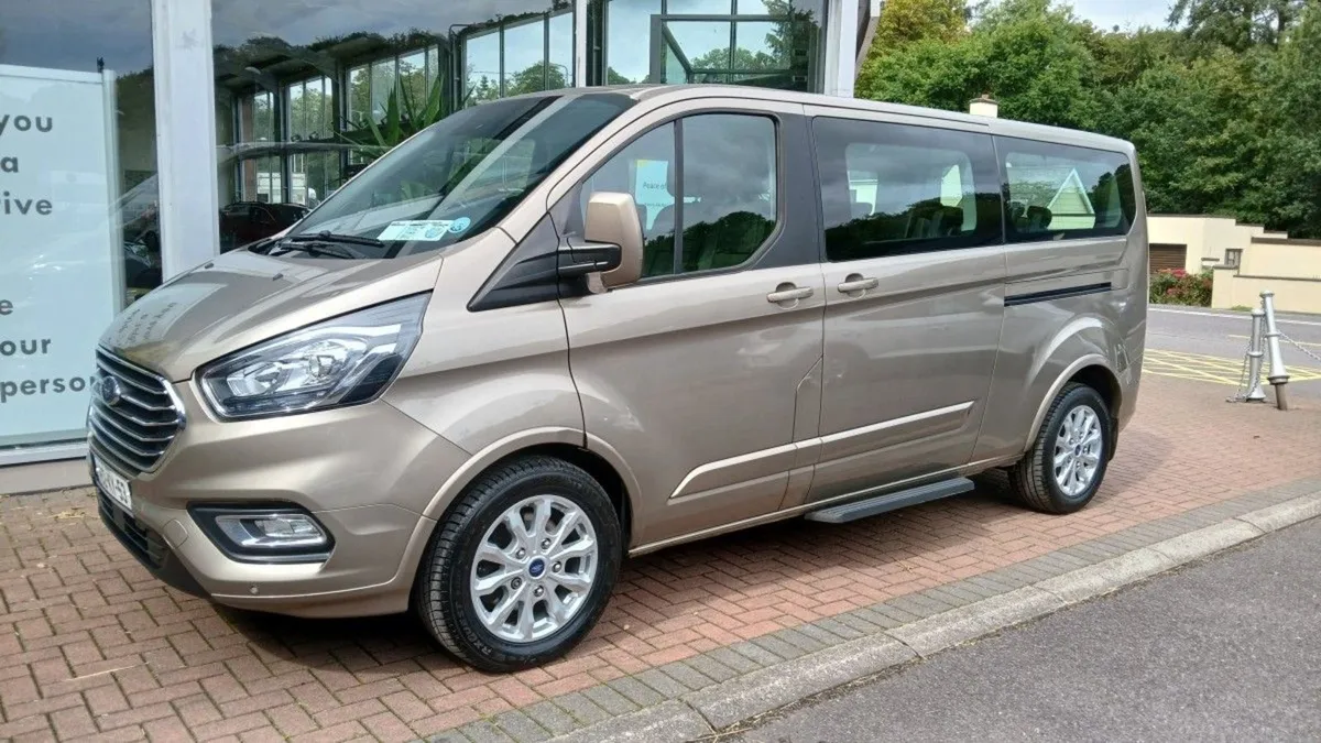Ford Tourneo Custom BUS 310 L LTD 2.0 170 9 Seate - Image 2