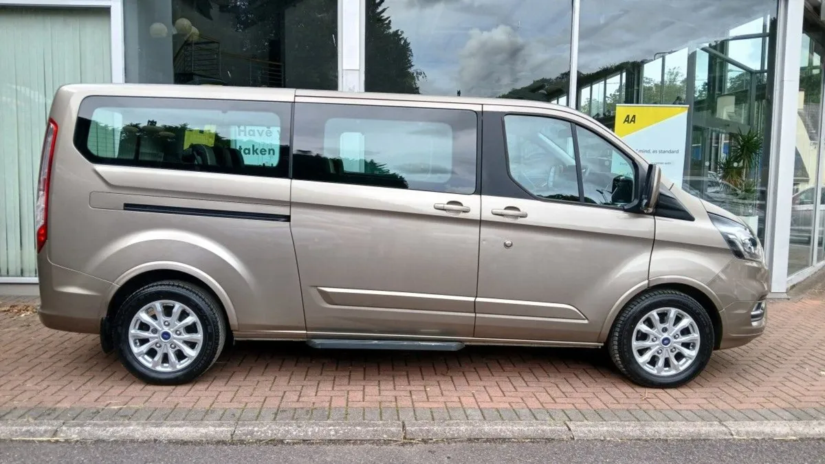 Ford Tourneo Custom BUS 310 L LTD 2.0 170 9 Seate - Image 3