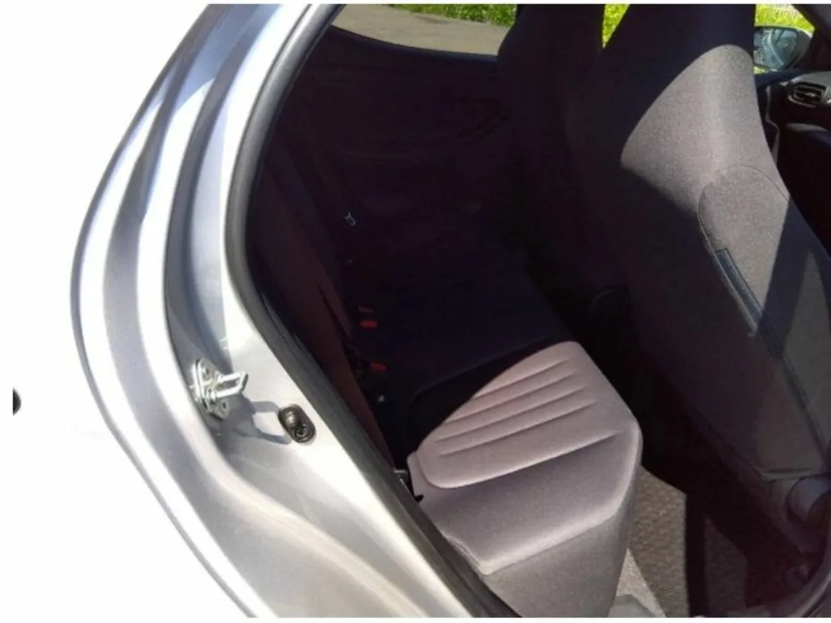 Toyota Yaris 1.0 - Image 4
