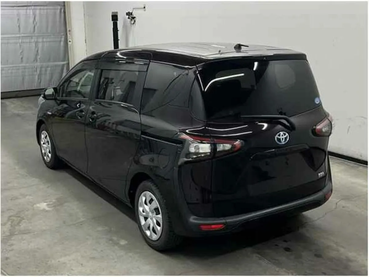 Toyota Sienta 1.5 Petrol Auto - Image 4