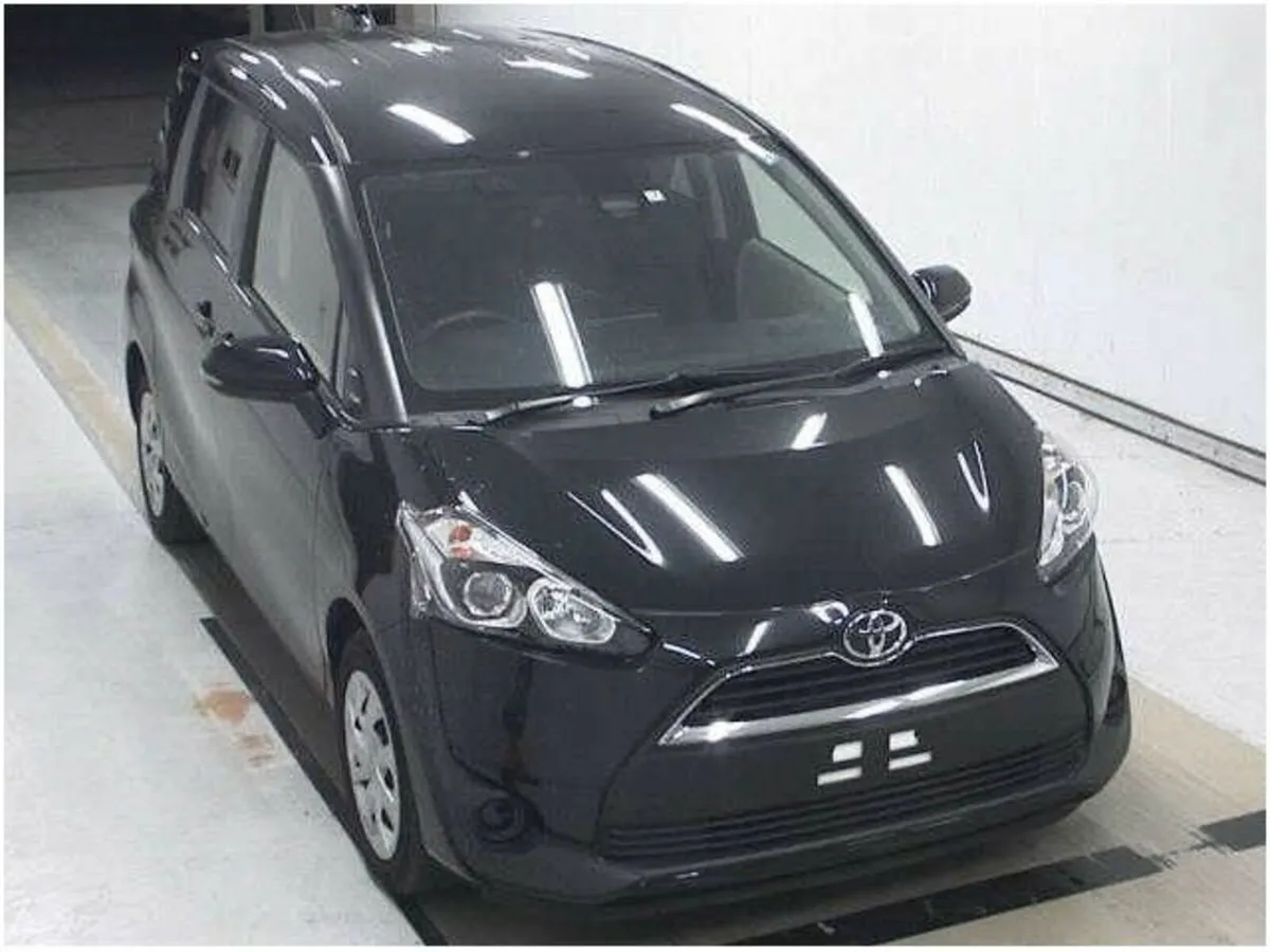 Toyota Sienta 1.5 - Image 2