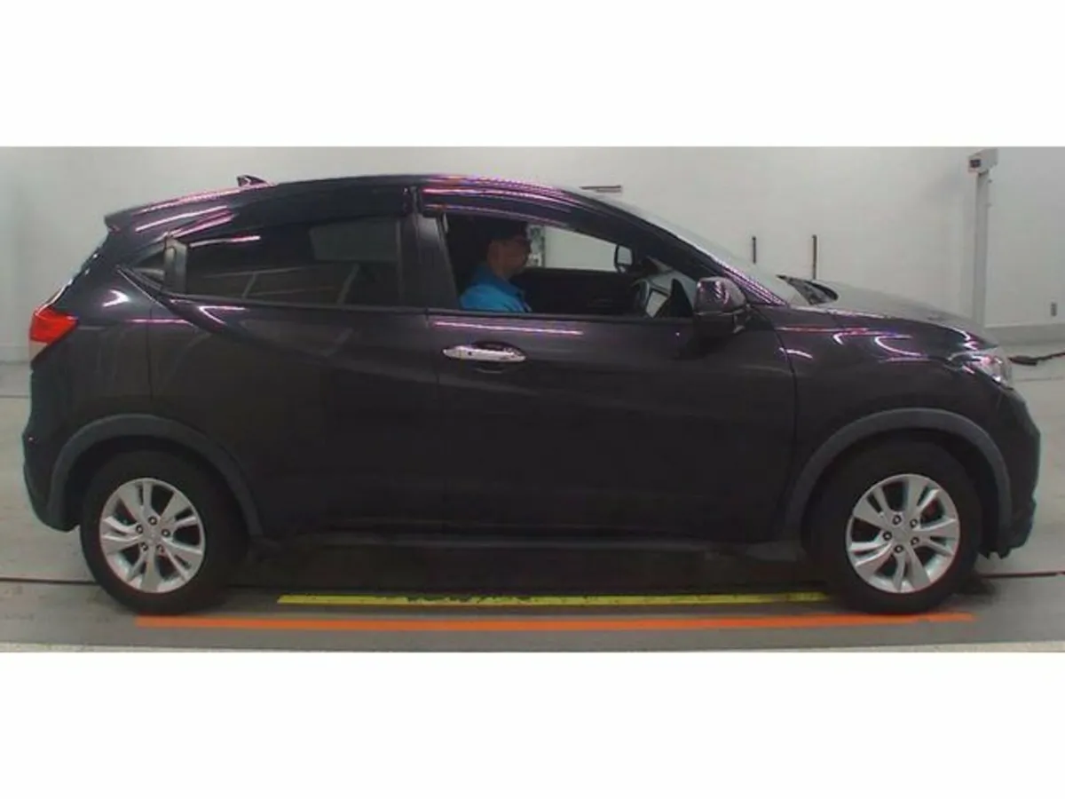 Honda Vezel 1.5 Petrol Auto - Image 4
