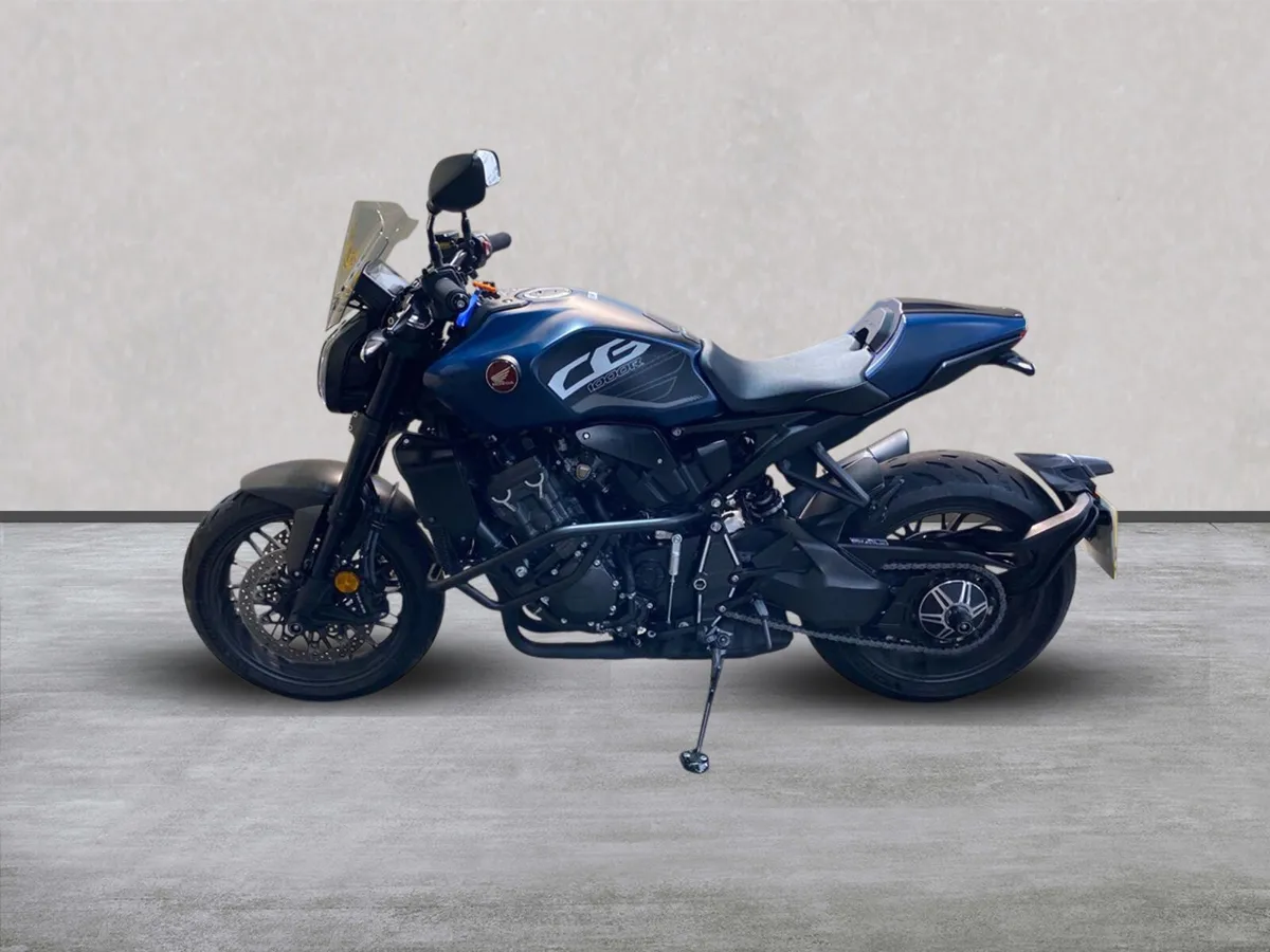 Honda CB 1000 RA-P Black Edition with Extras - Image 2