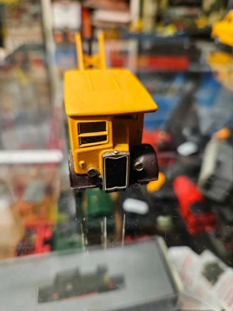 Corgi Bus Tow Truck - Image 2