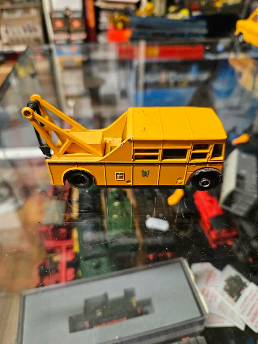 Corgi Bus Tow Truck - Image 3