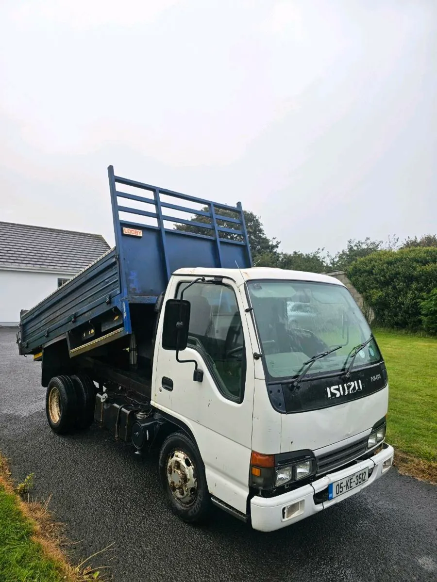 3.5 ton Izuzu nkr tipper - Image 1