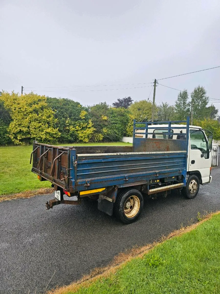 3.5 ton Izuzu nkr tipper - Image 3