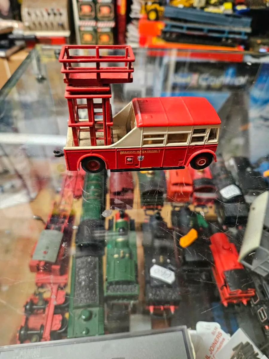Circus Bus Tow Truck - Image 1