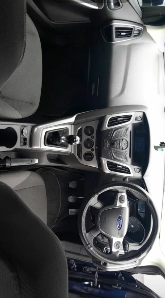 Ford Focus 2011 - Image 4