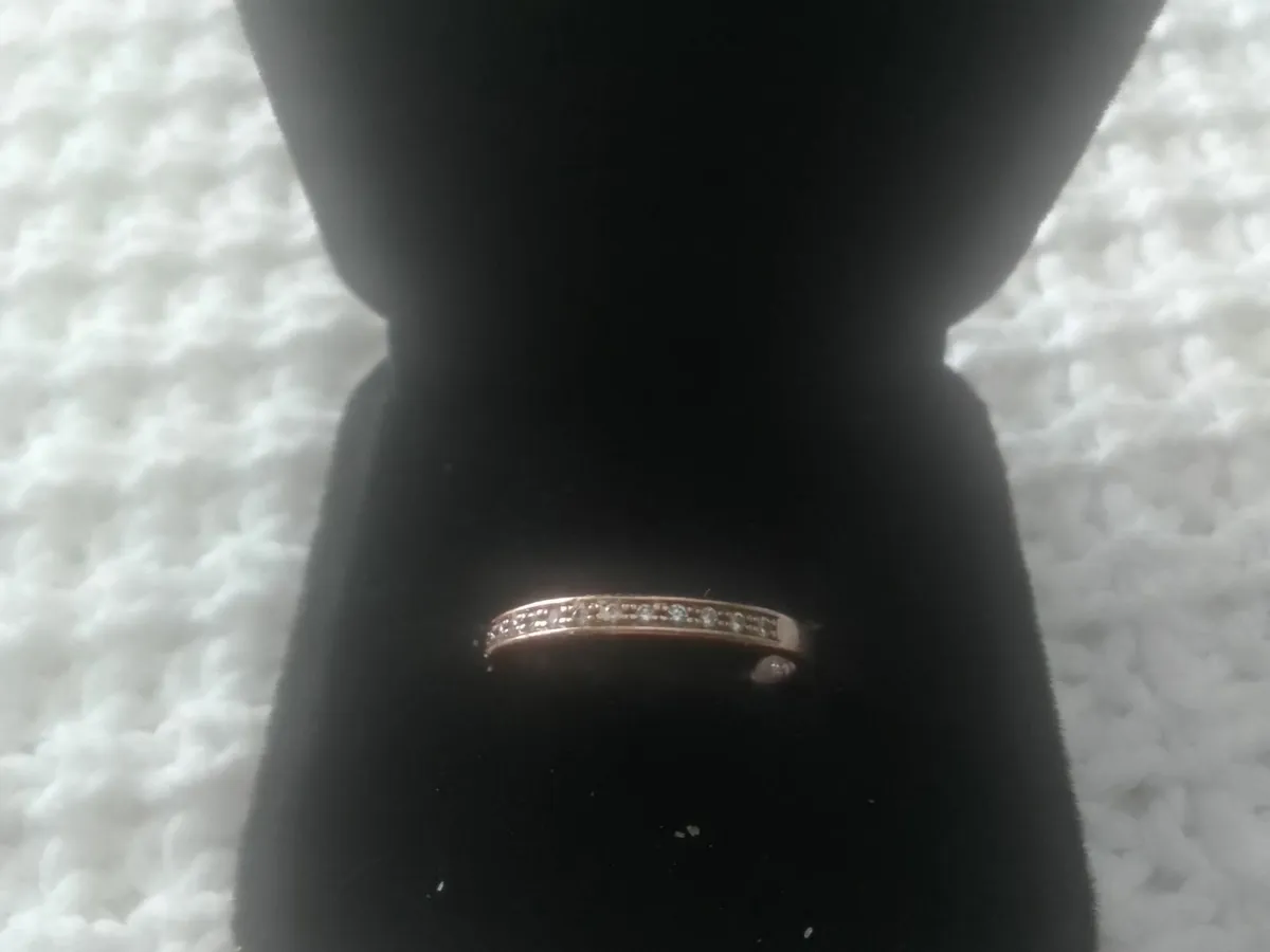 9ct ROSE GOLD DIAMOND 0.30ct BAND RING N - Image 1