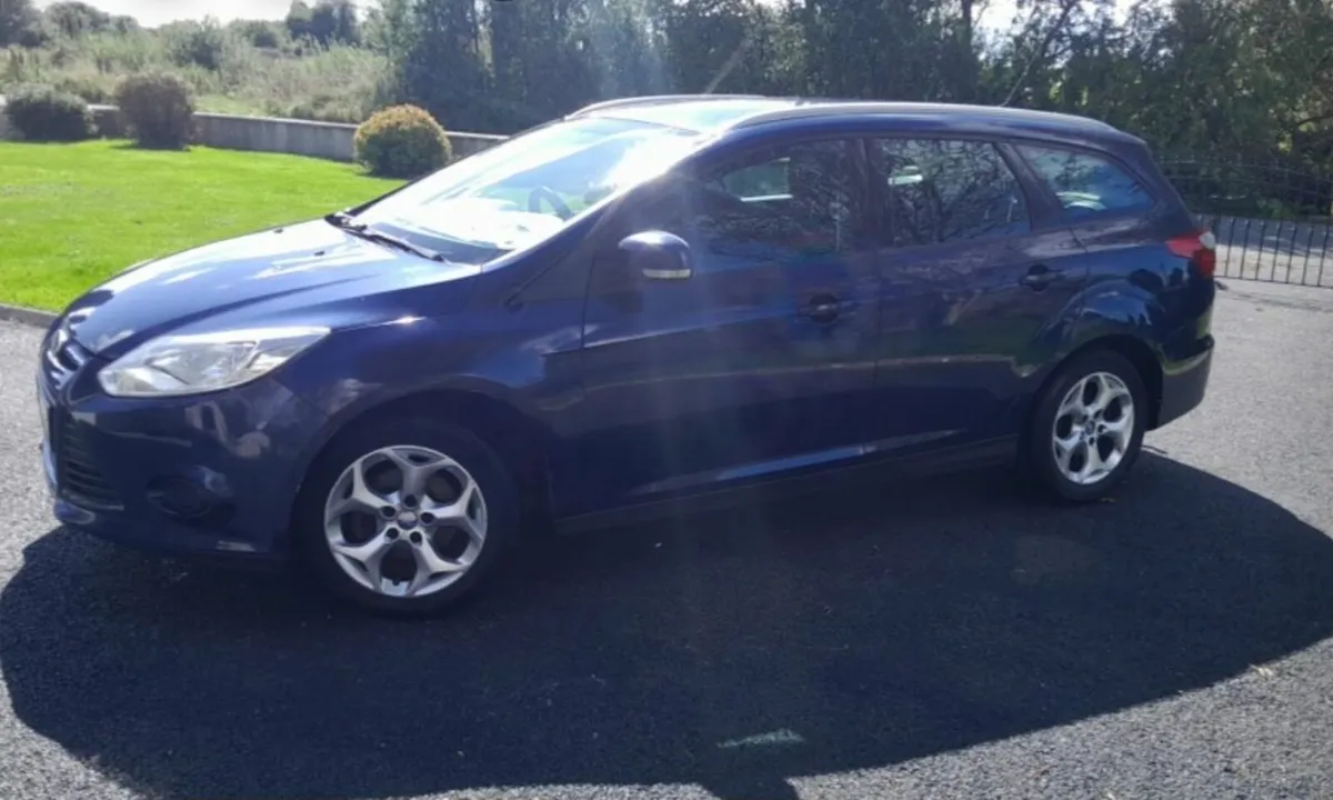 Ford Focus 2011 - Image 2