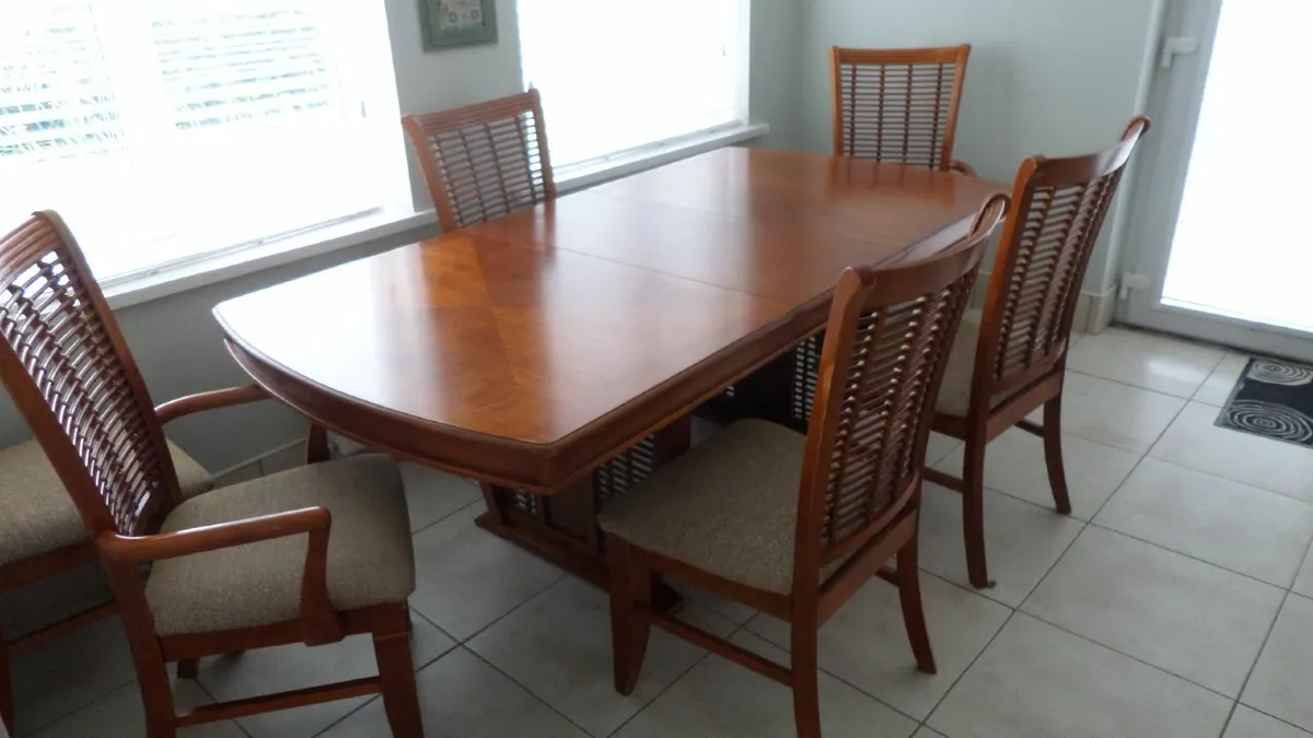 Mahogany Table and chairs - Image 1