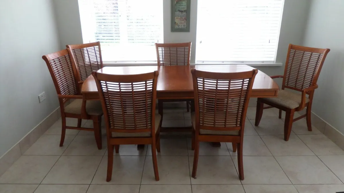 Mahogany Table and chairs - Image 4