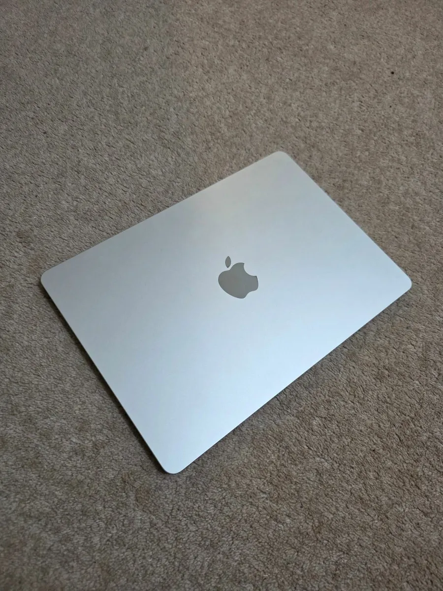 Macbook Air M2 - Image 4
