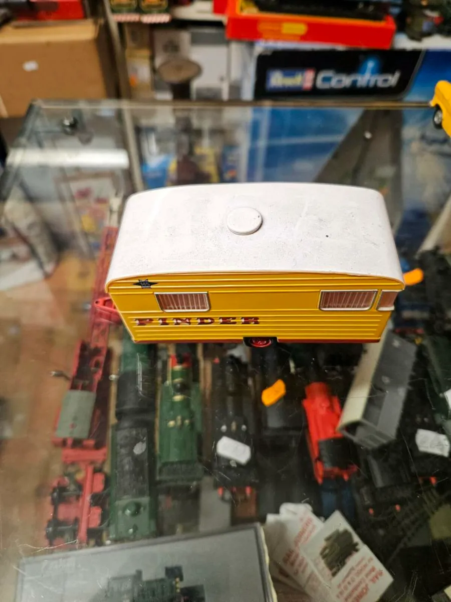 Corgi Pinder Circus Caravan - Image 2