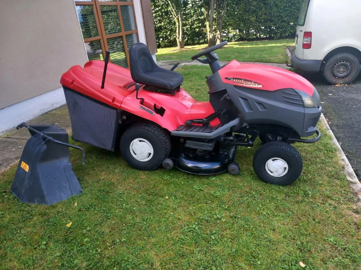 Ride on lawnmower - Image 1