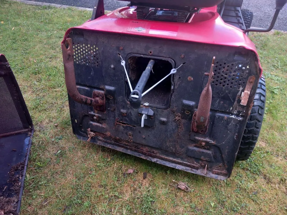 Ride on lawnmower - Image 3